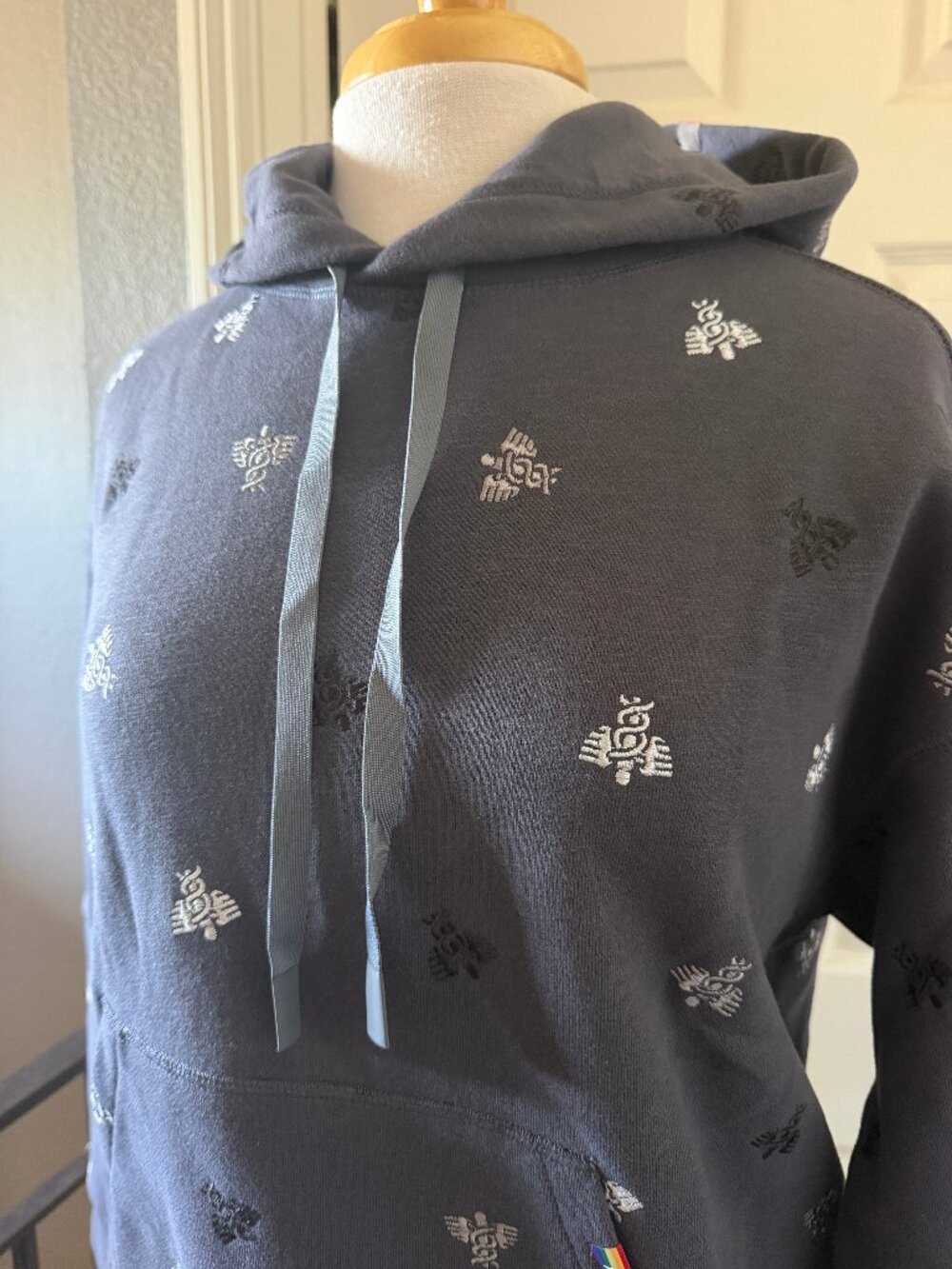 FIGS Pride Lounge Hoodie Sweatshirt NWT M - Picture 3 of 7